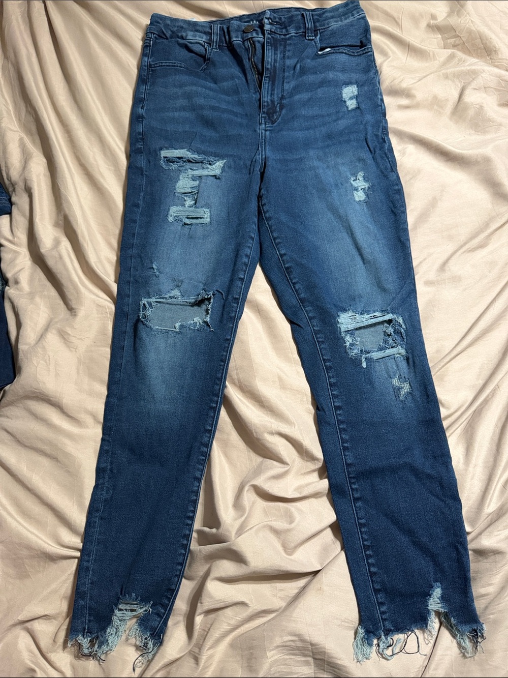 12S American Eagle Outfitters Distressed Curvy Highest Rise Jegging